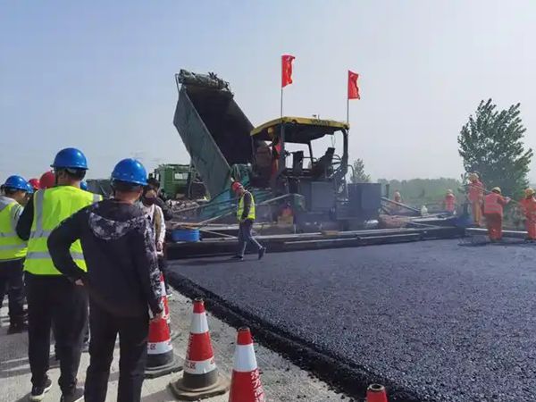 柔性沥青道路施工